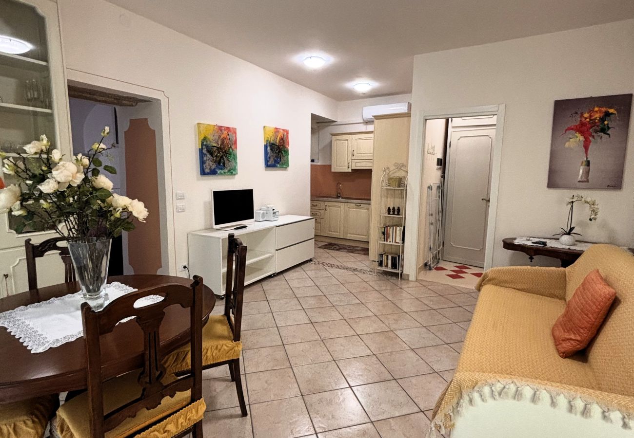 Appartamento a Torri del Benaco - Casa Portici in centro a Torri