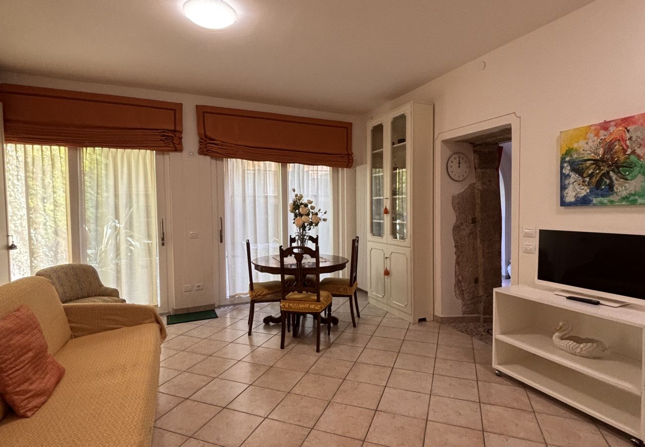 Appartamento a Torri del Benaco - Casa Portici in centro a Torri