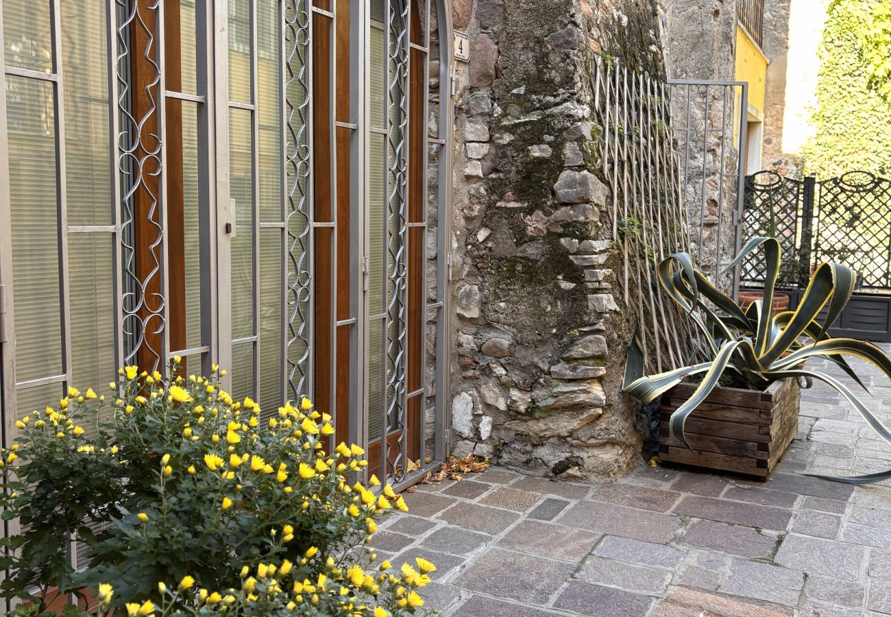 Appartamento a Torri del Benaco - Casa Portici in centro a Torri