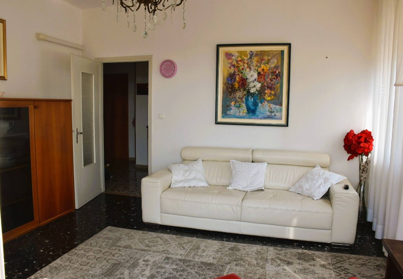 Appartamento a Garda - Casa Leopardi - Holiday Apartment in Garda