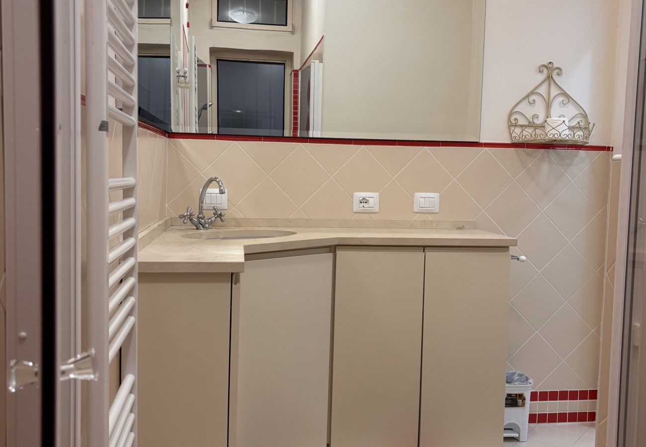 Ferienwohnung in Torri del Benaco - Casa Portici in centro a Torri