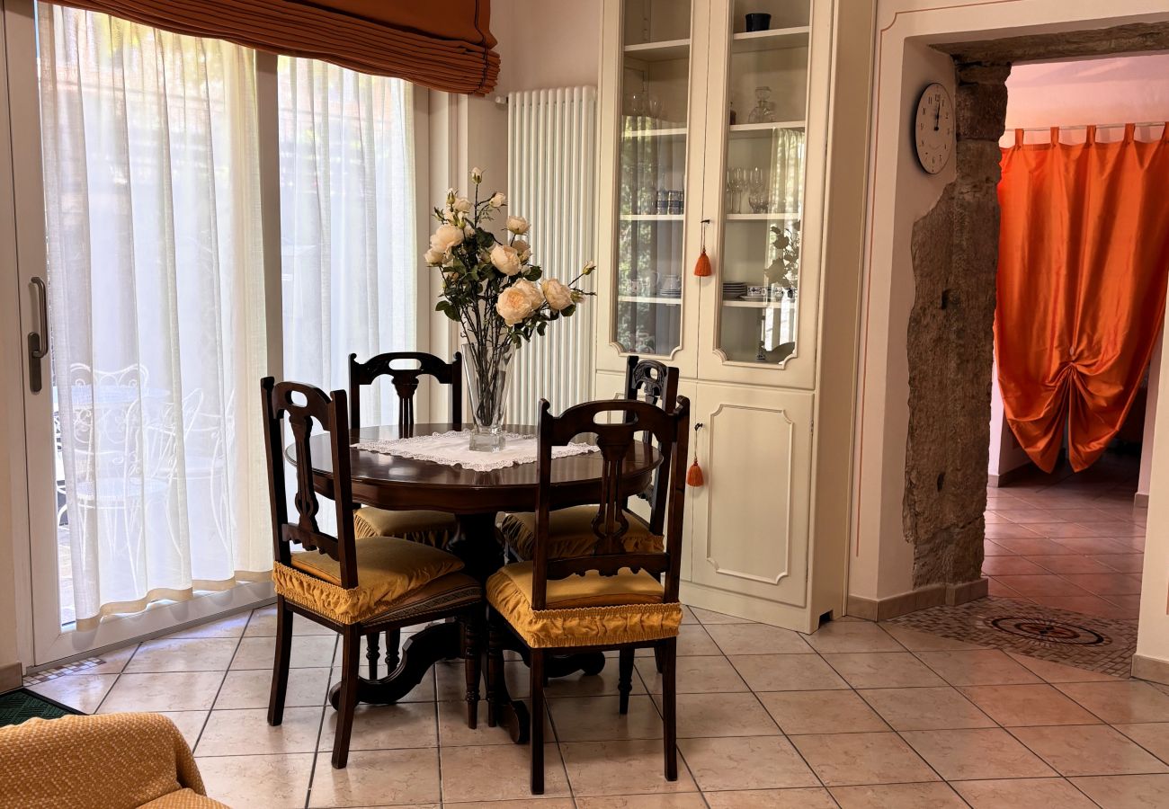 Ferienwohnung in Torri del Benaco - Casa Portici in centro a Torri