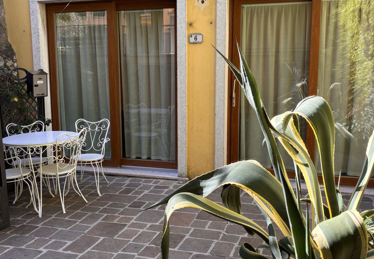 Ferienwohnung in Torri del Benaco - Casa Portici in centro a Torri