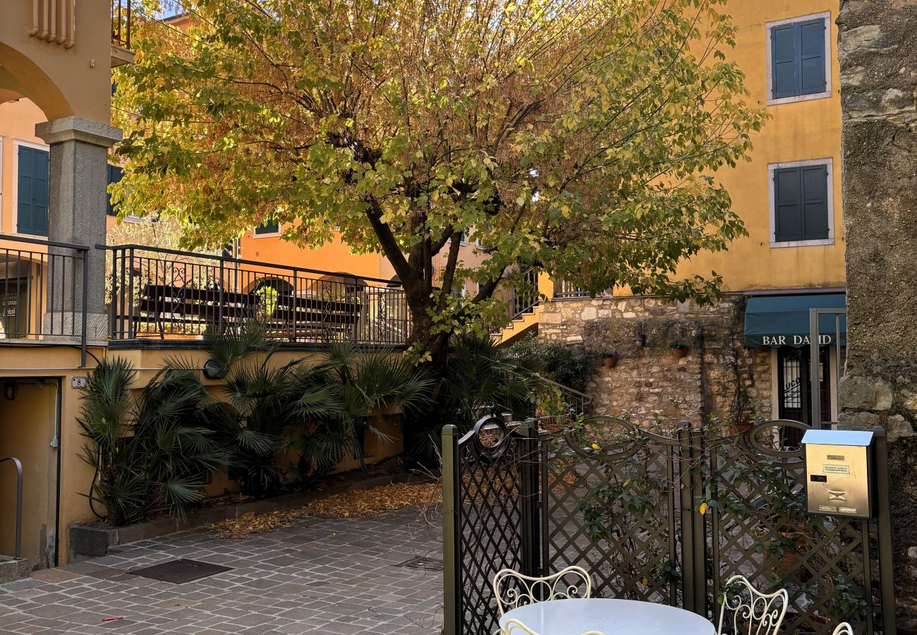 Ferienwohnung in Torri del Benaco - Casa Portici in centro a Torri