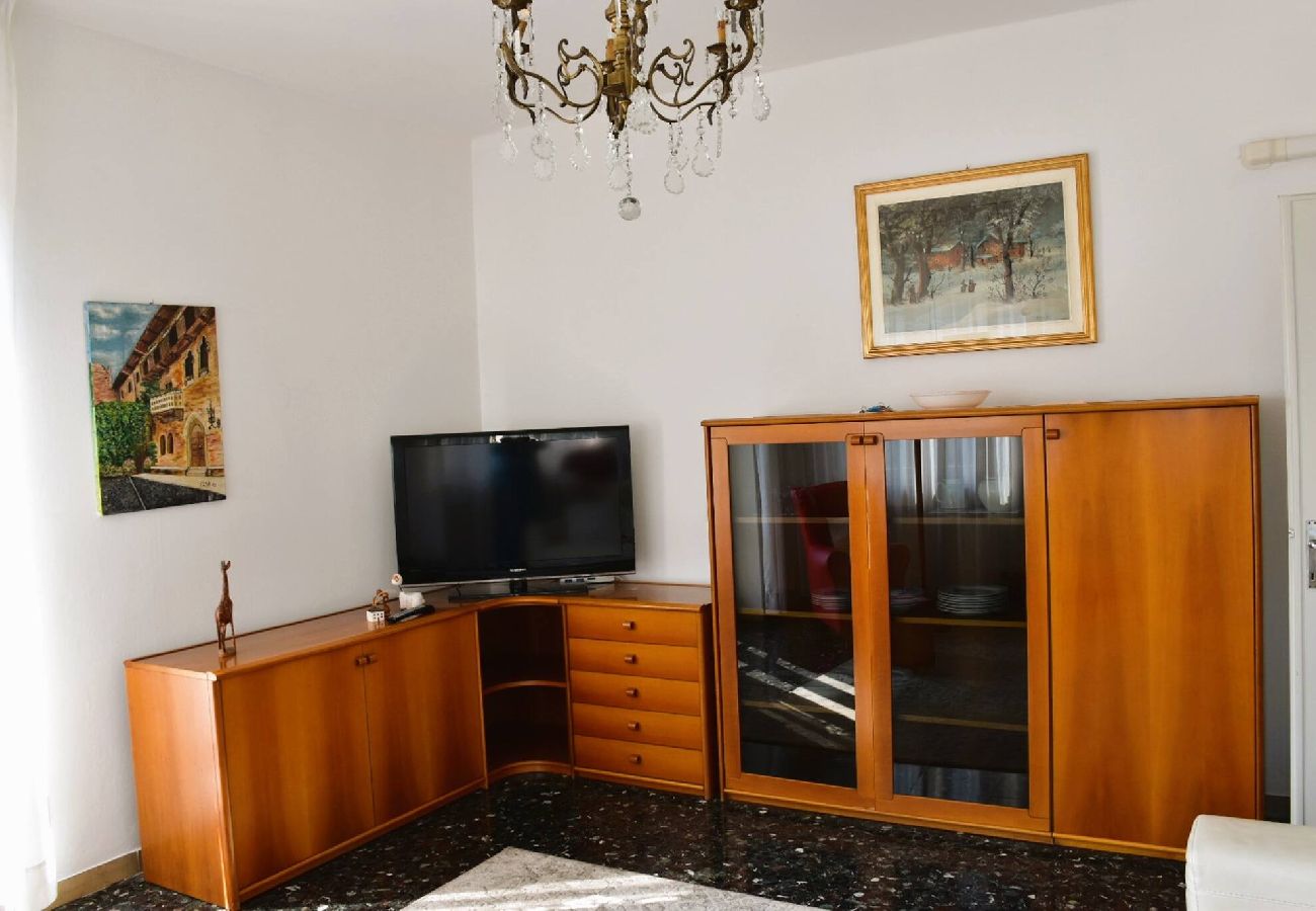 Ferienwohnung in Garda - Casa Leopardi - Holiday Apartment in Garda