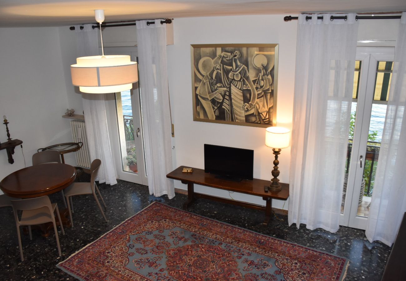 Ferienwohnung in Garda - Terrazza Ida - Finestra sul Garda