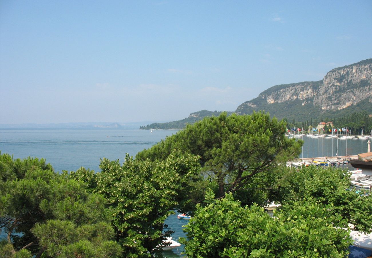Ferienwohnung in Garda - Terrazza Ida - Finestra sul Garda
