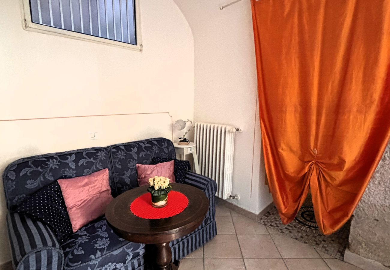 Apartment in Torri del Benaco - Casa Portici in centro a Torri