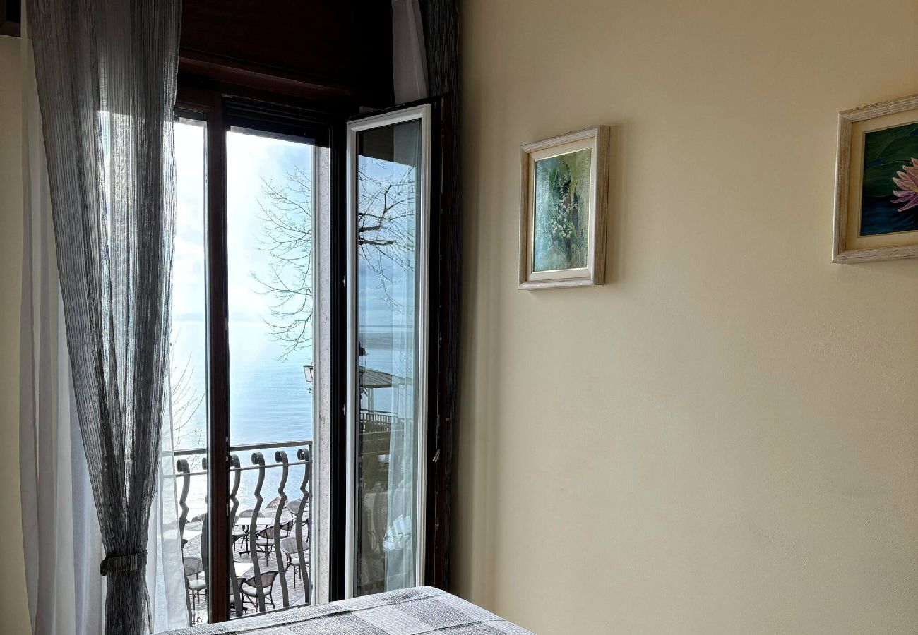 Apartment in Garda - Casa Lungolago in centro a Garda